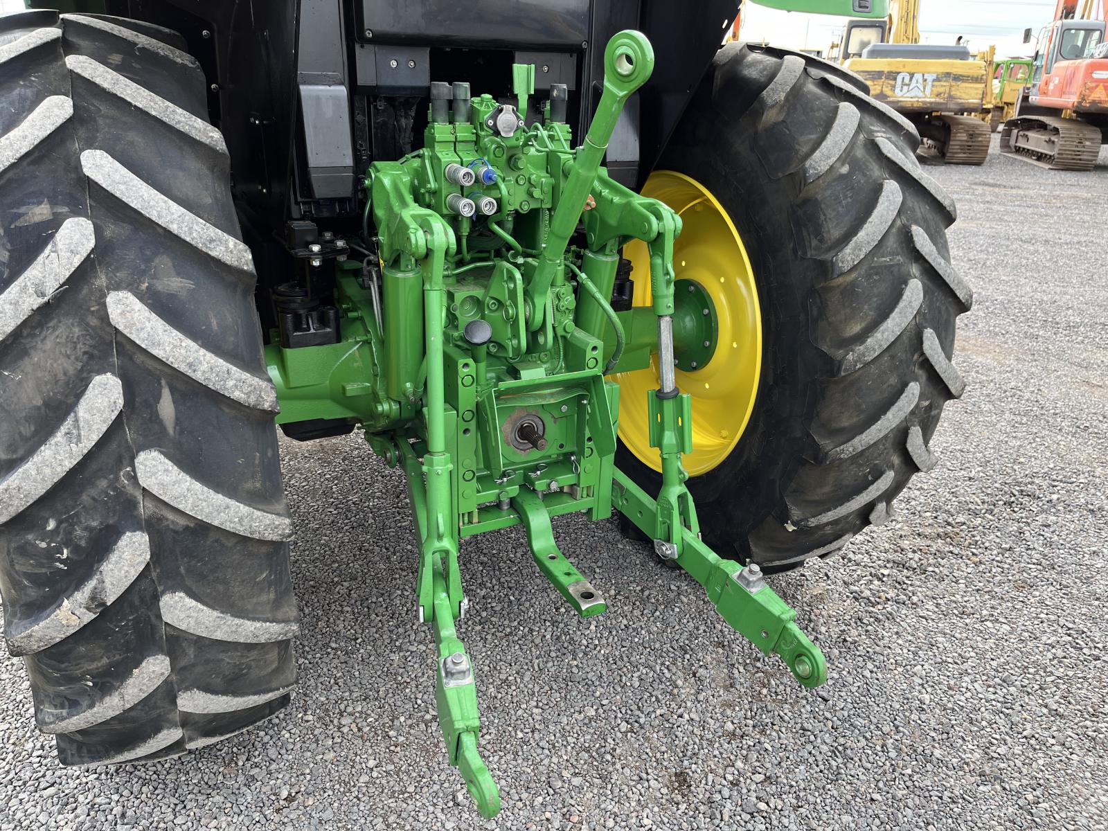 ./imagenes/INVOICE/2019/18102/JOHN DEERE 6145M (8).JPG